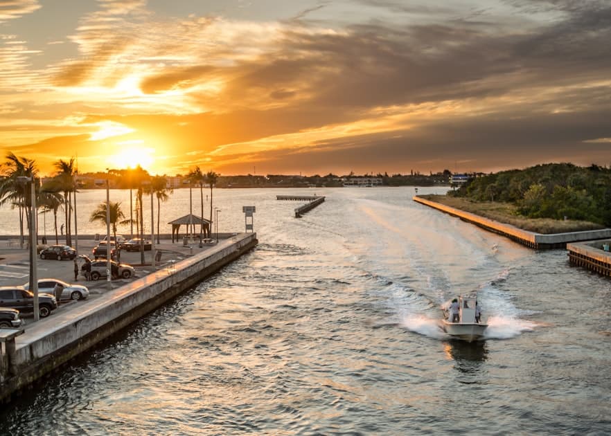 Waterfront Homes in Holiday: Pricing, Flood Zones, and Tips