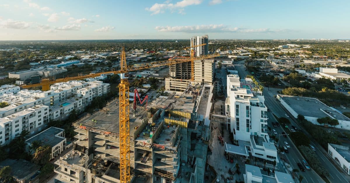 Waterfront Homes in Lakeland: Pricing, Flood Zones, and Tips