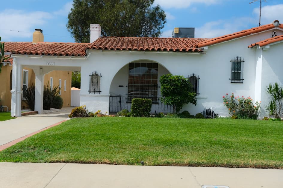 Waterfront Homes in Lutz: Pricing, Flood Zones, and Tips
