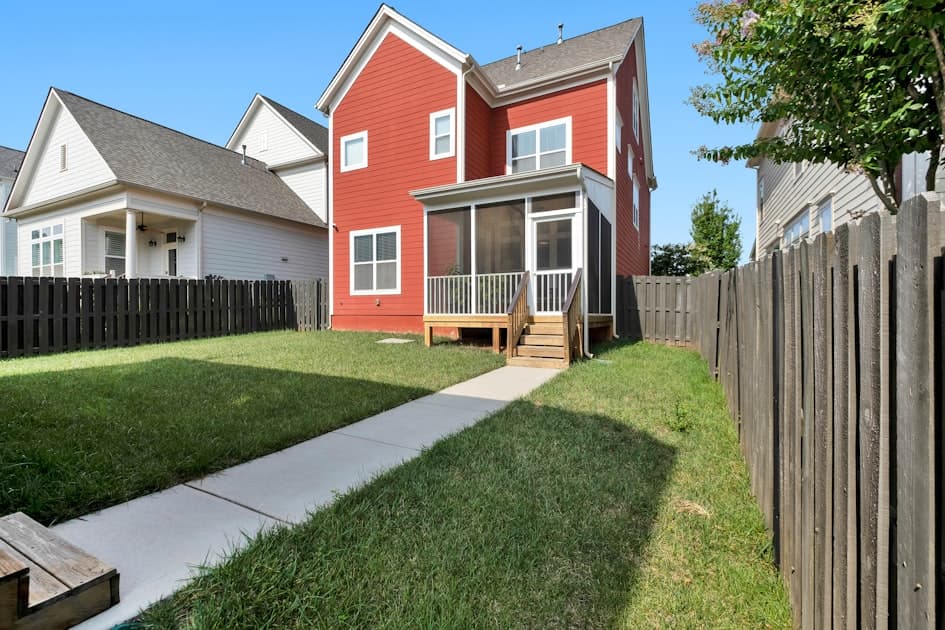 Waterfront Homes in Temple Terrace: Pricing, Flood Zones, and Tips