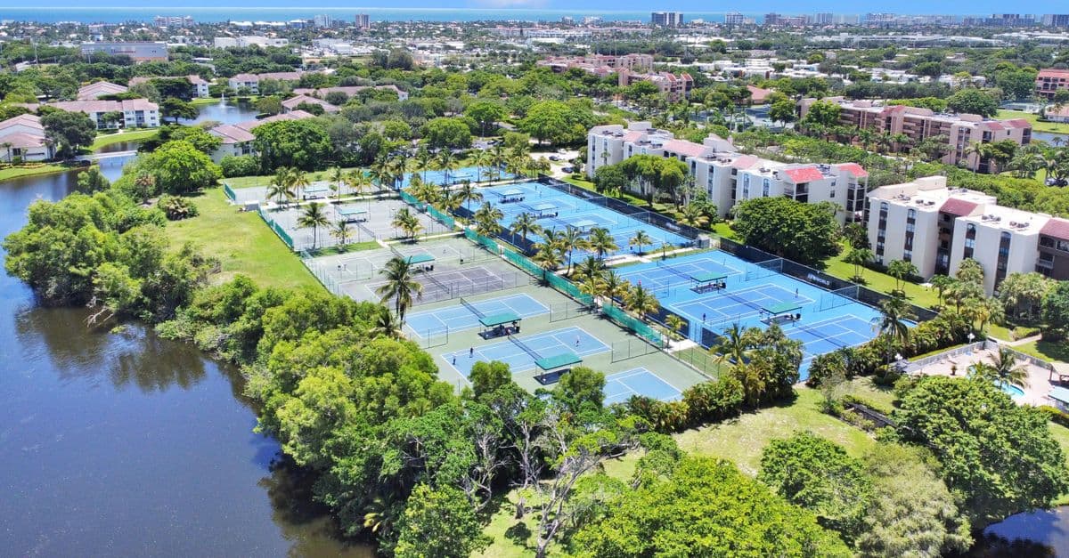 Waterfront Homes in Winter Haven: Pricing, Flood Zones, and Tips
