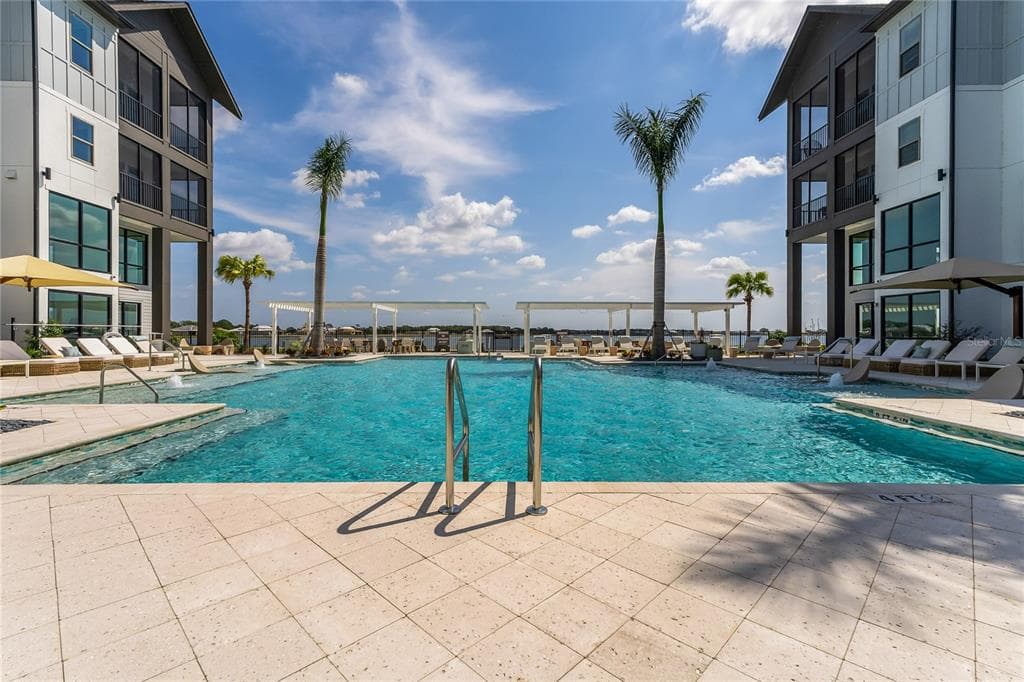 1420 LAKEFRONT DRIVE