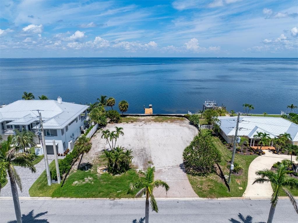 659 KEY ROYALE DRIVE