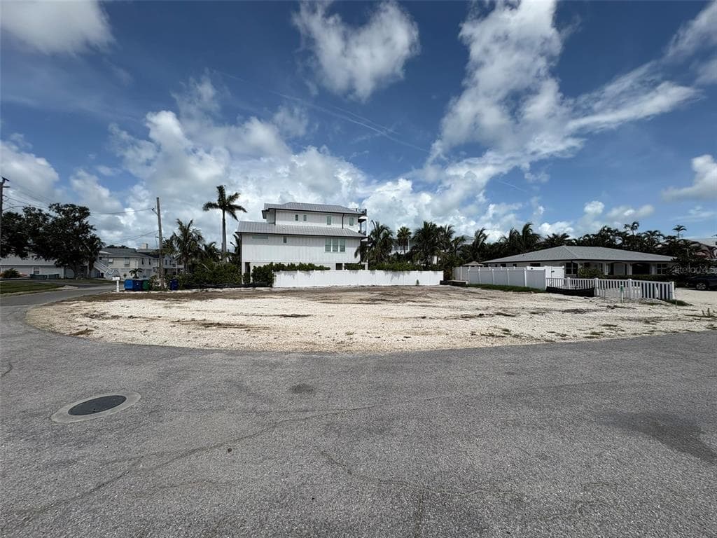 237 HARBOR DRIVE