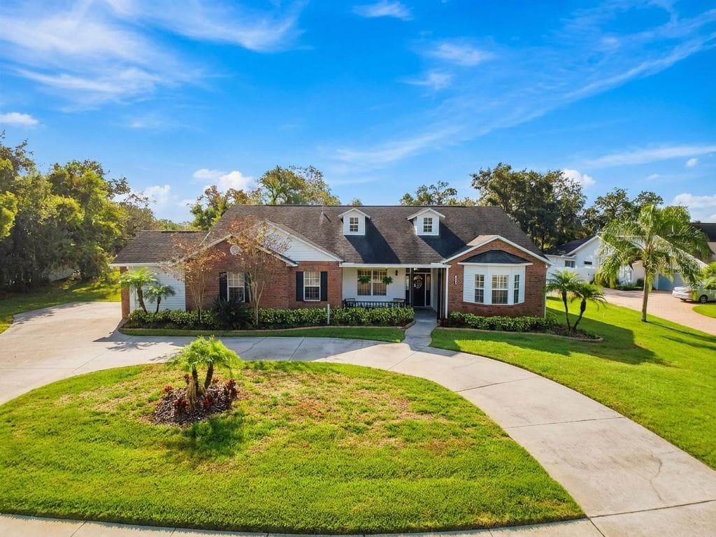 8805 CROSSWOOD COURT