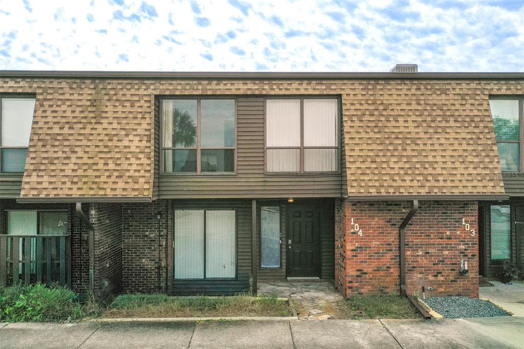 1836 CRYSTAL LAKE DRIVE