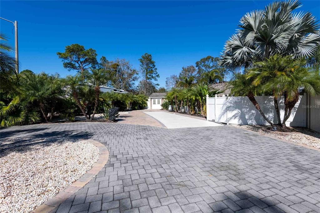 20300 LEONARD ROAD