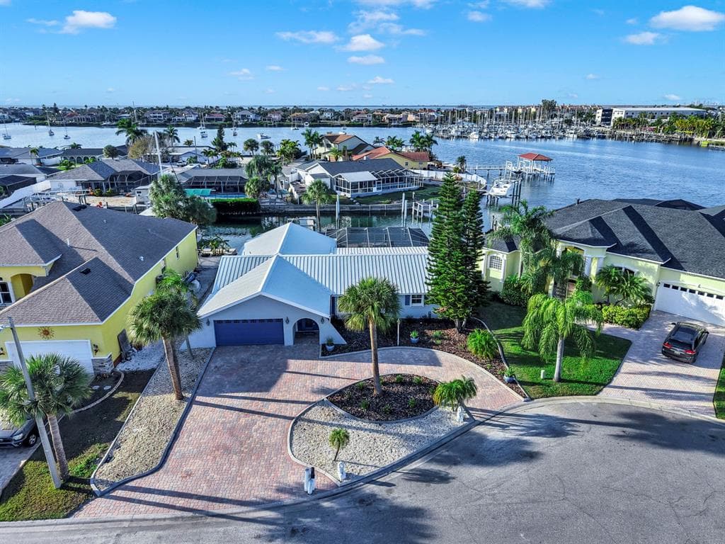 6344 COTTONWOOD LANE