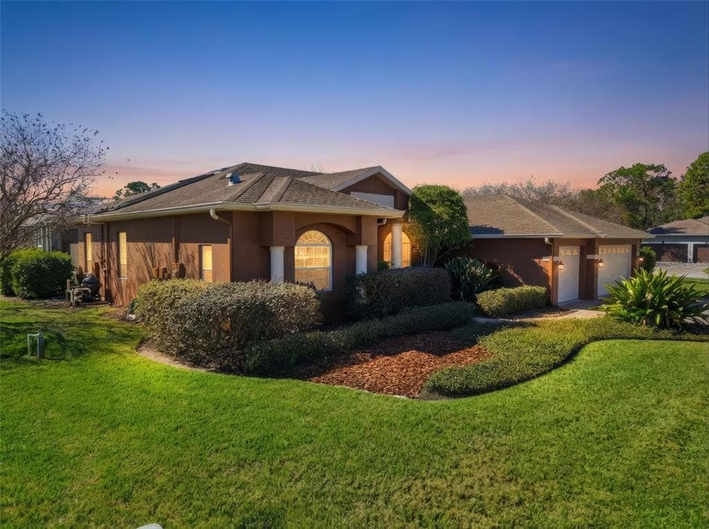 915 VISTA VERDE LANE