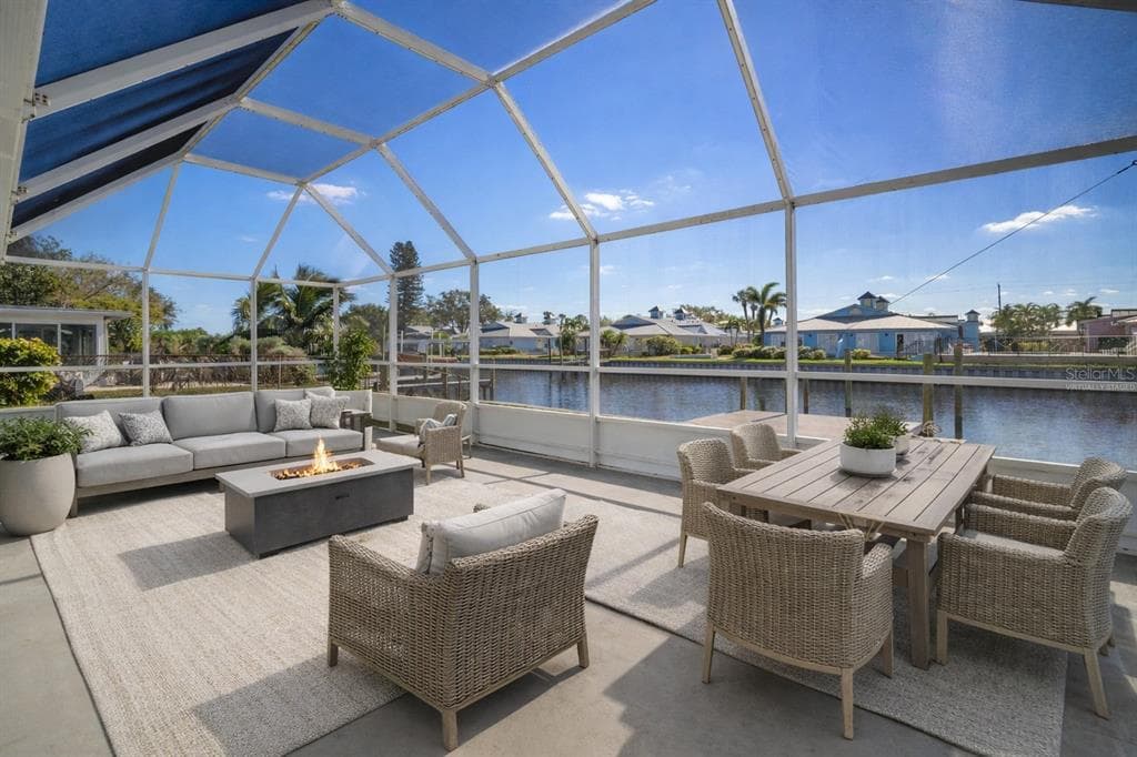 910 SPINDLE PALM WAY