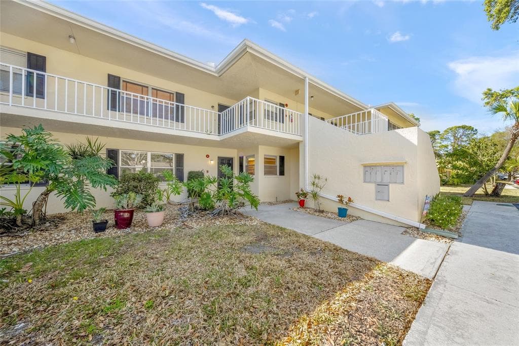 7860 PALM AIRE LANE