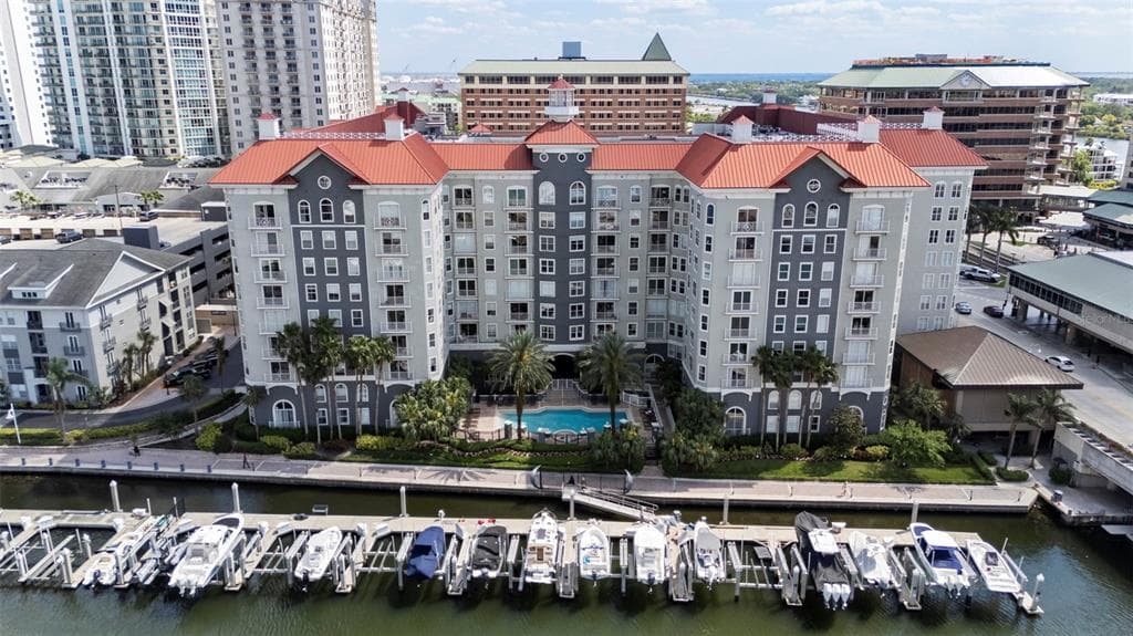 700 HARBOUR ISLAND