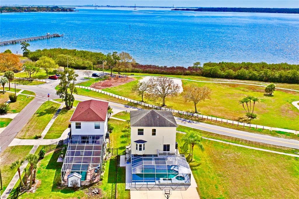402 SHORE DRIVE