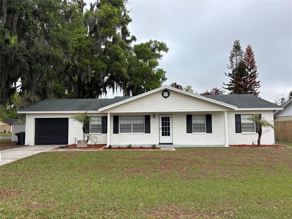 890 WHITE BIRCH LANE