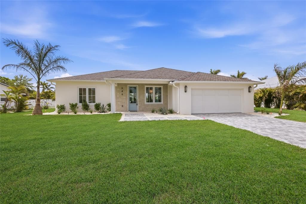 680 KEY ROYALE DRIVE