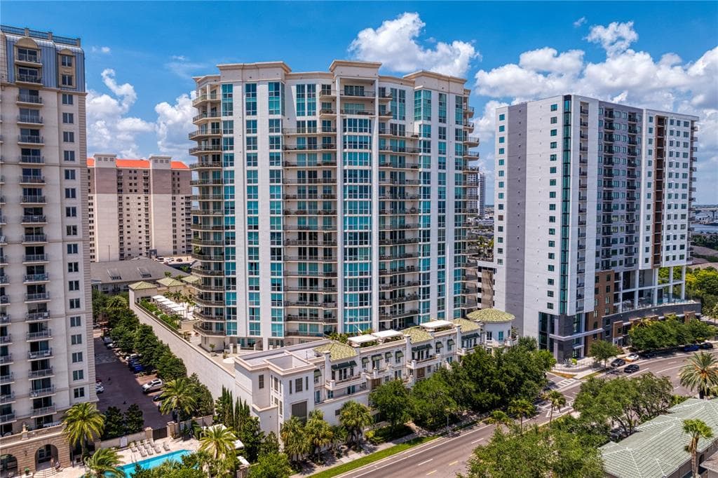 450 KNIGHTS RUN AVENUE