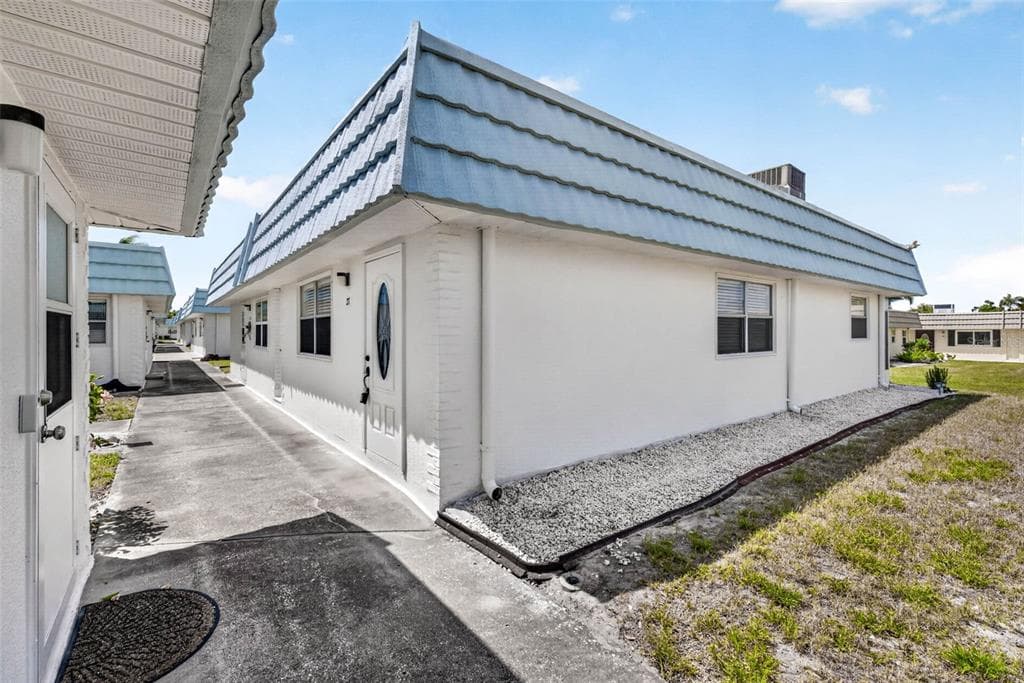 1801 BEDFORD LANE