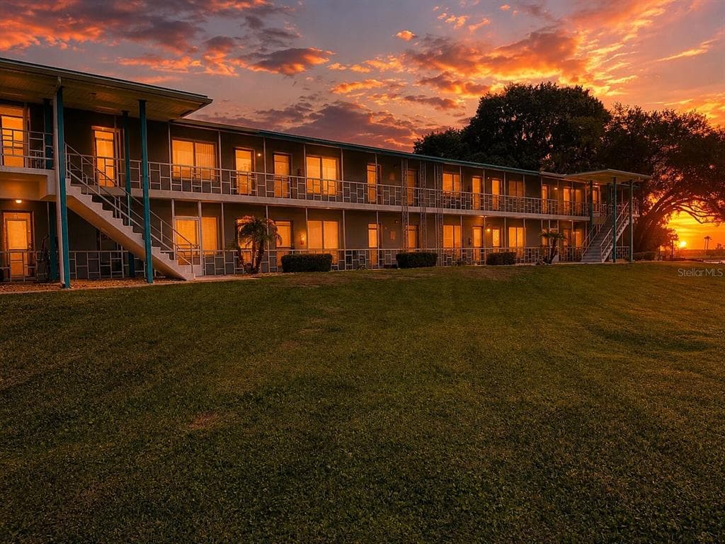 1600 LAKE PARKER DRIVE