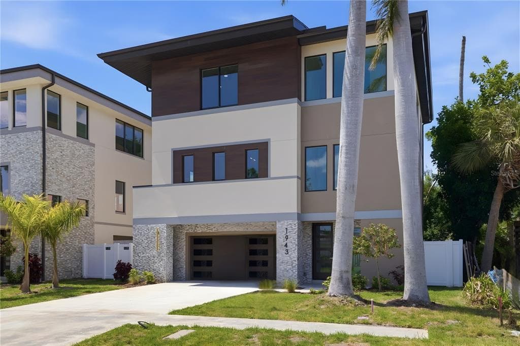1943 SHORE ACRES BOULEVARD
