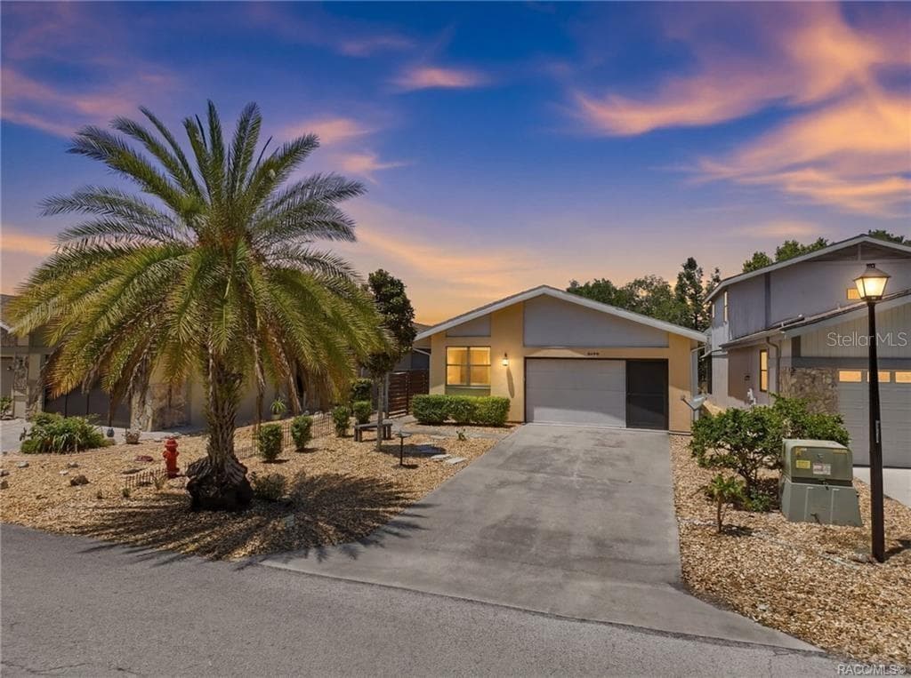 5198 RIVERVIEW CIRCLE