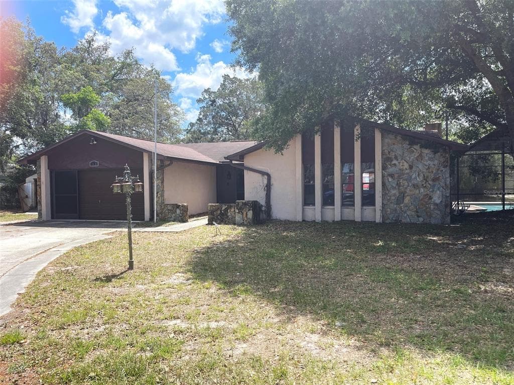 5526 CACTUS CIRCLE