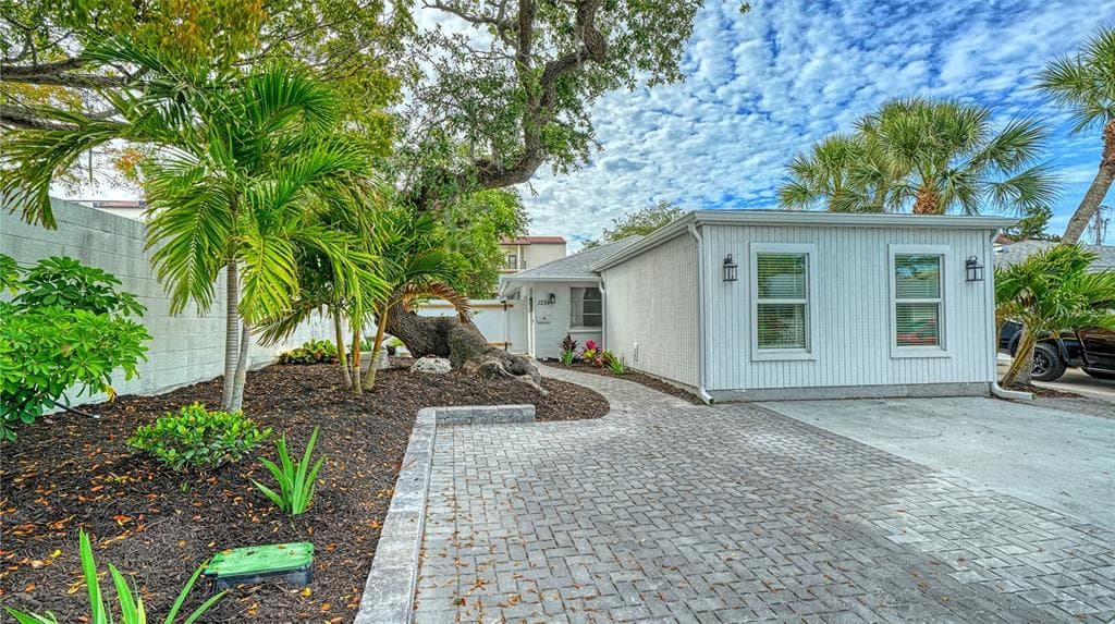 1224 MOONMIST CIRCLE