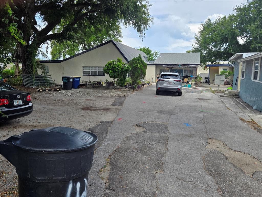 1118 HARRIS LANE