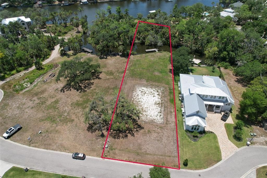 8325 ALAFIA POINTE DRIVE