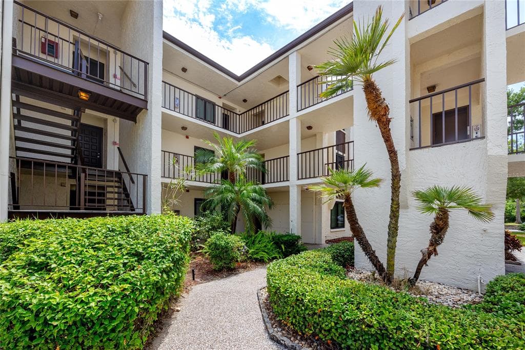 2207 BELLEAIR ROAD