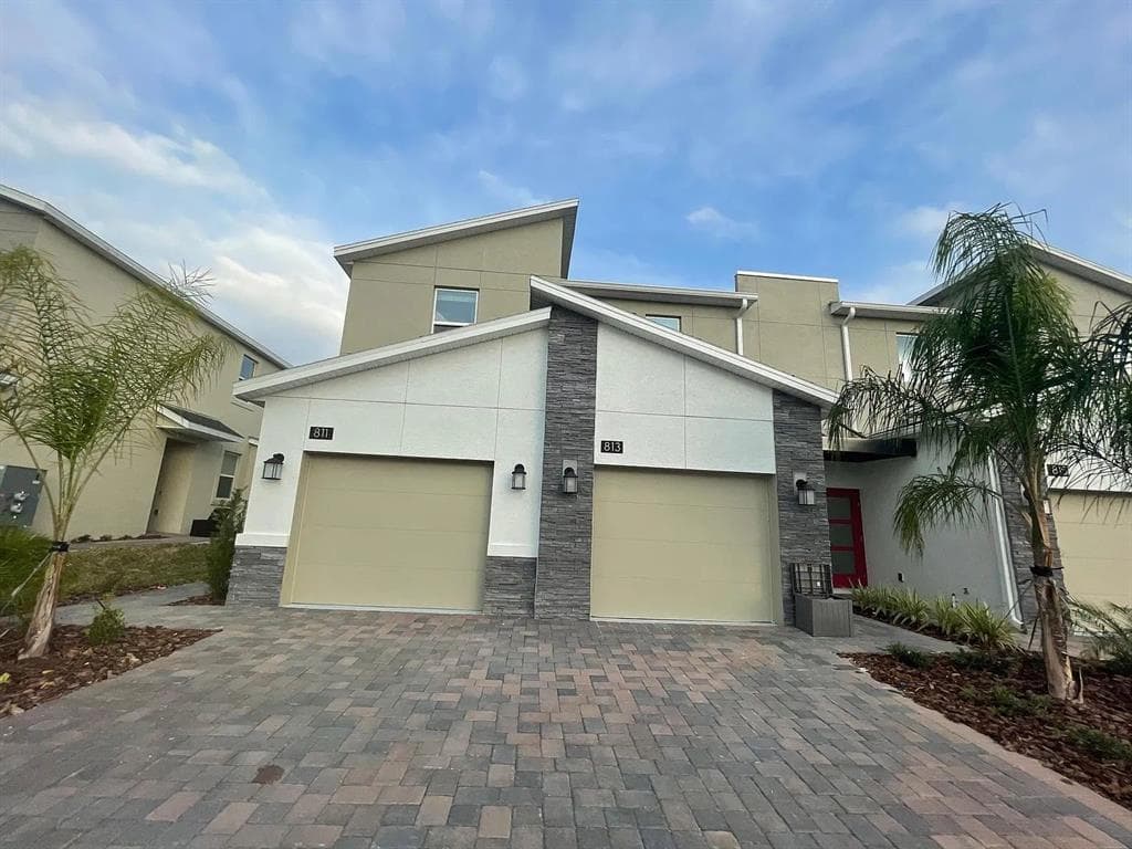 811 OCEAN COURSE AVENUE
