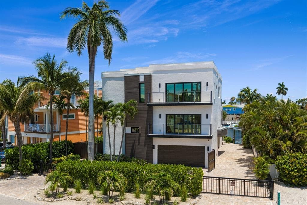 201 HARBOR DRIVE
