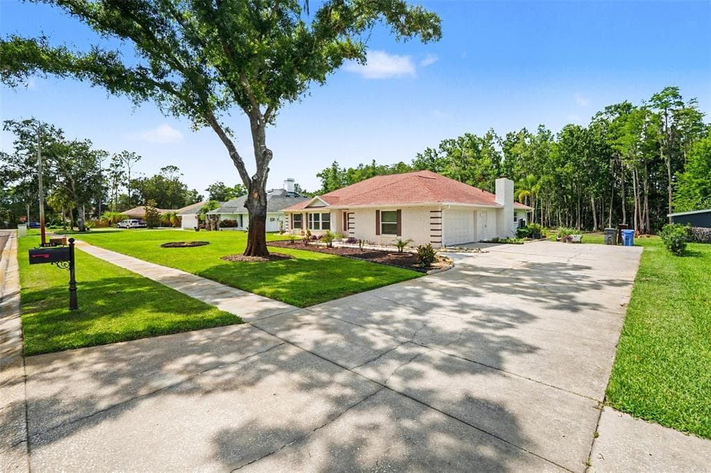 1015 HASTINGS COURT
