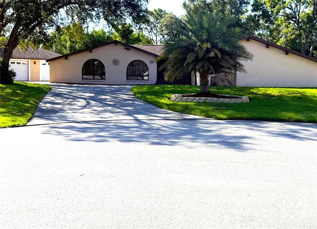 7041 MAYHILL COURT