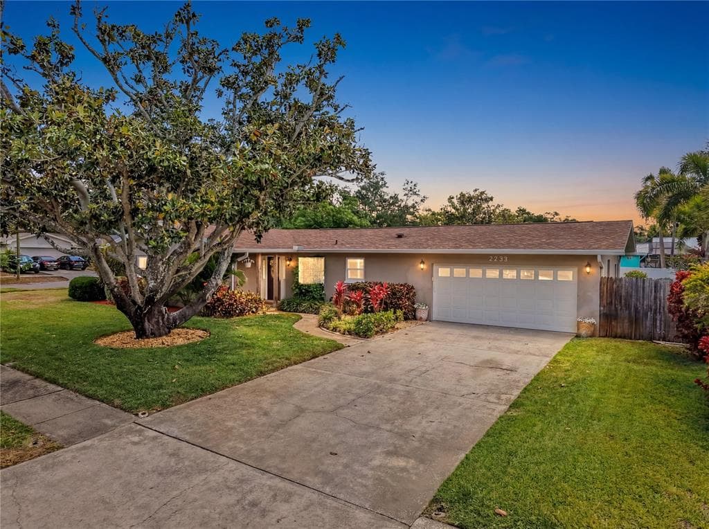 2233 GLENMOOR ROAD