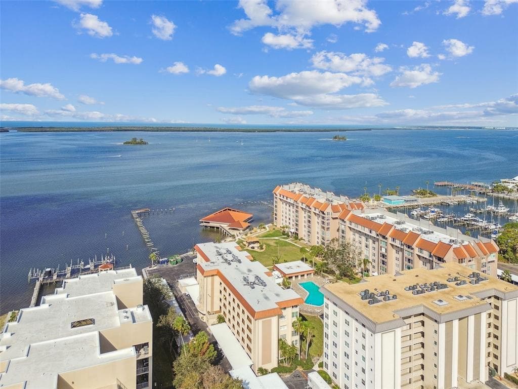 620 EDGEWATER DRIVE