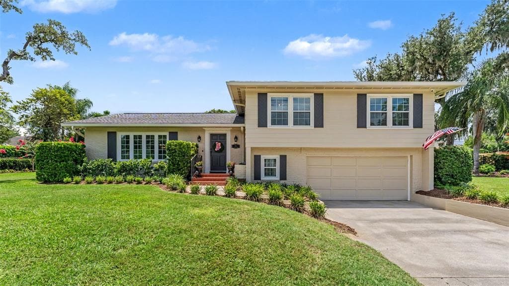 715 LAUREL LANE