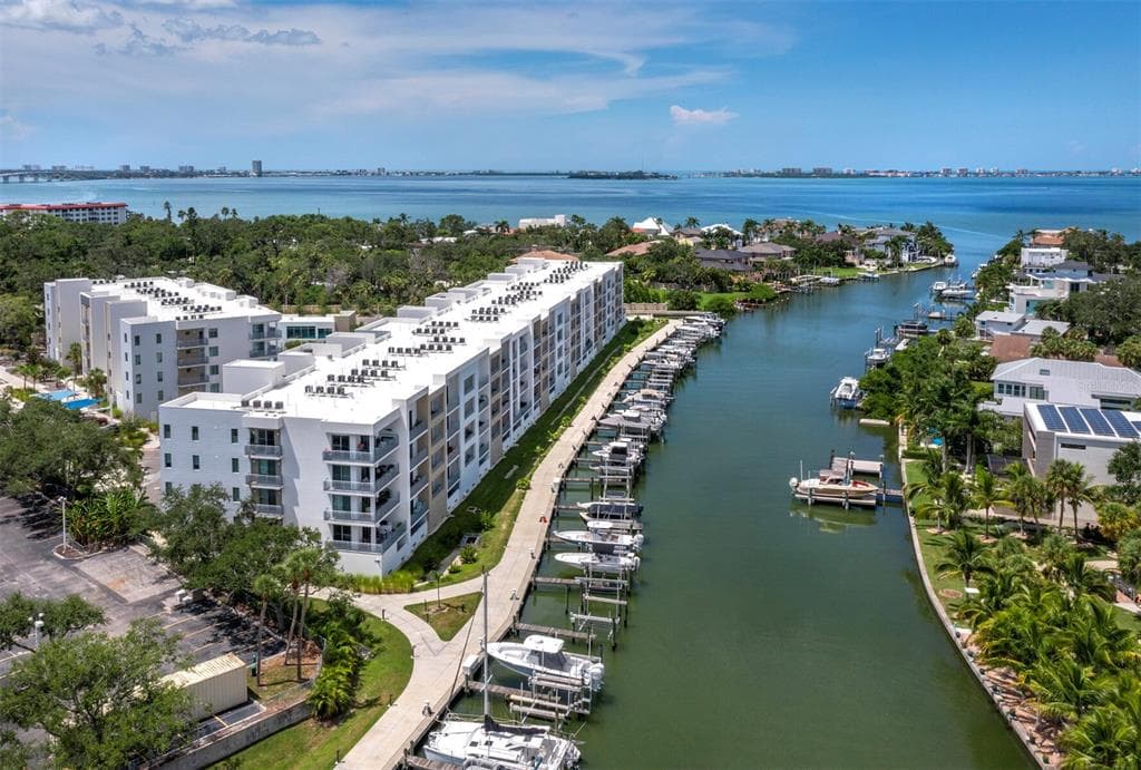 1703 TAMIAMI TRAIL