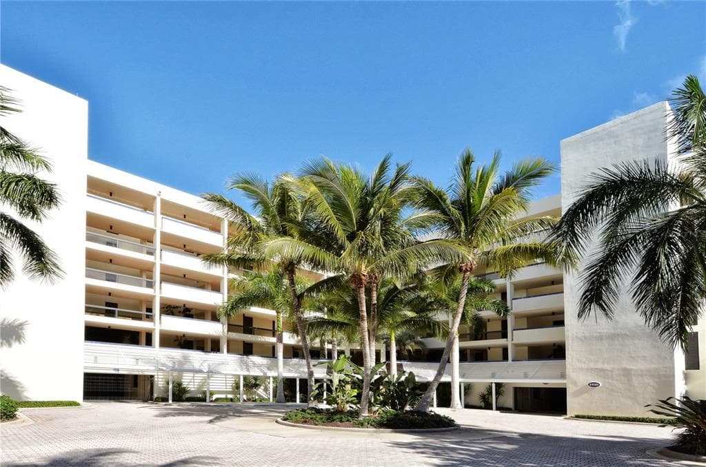 1930 HARBOURSIDE DRIVE
