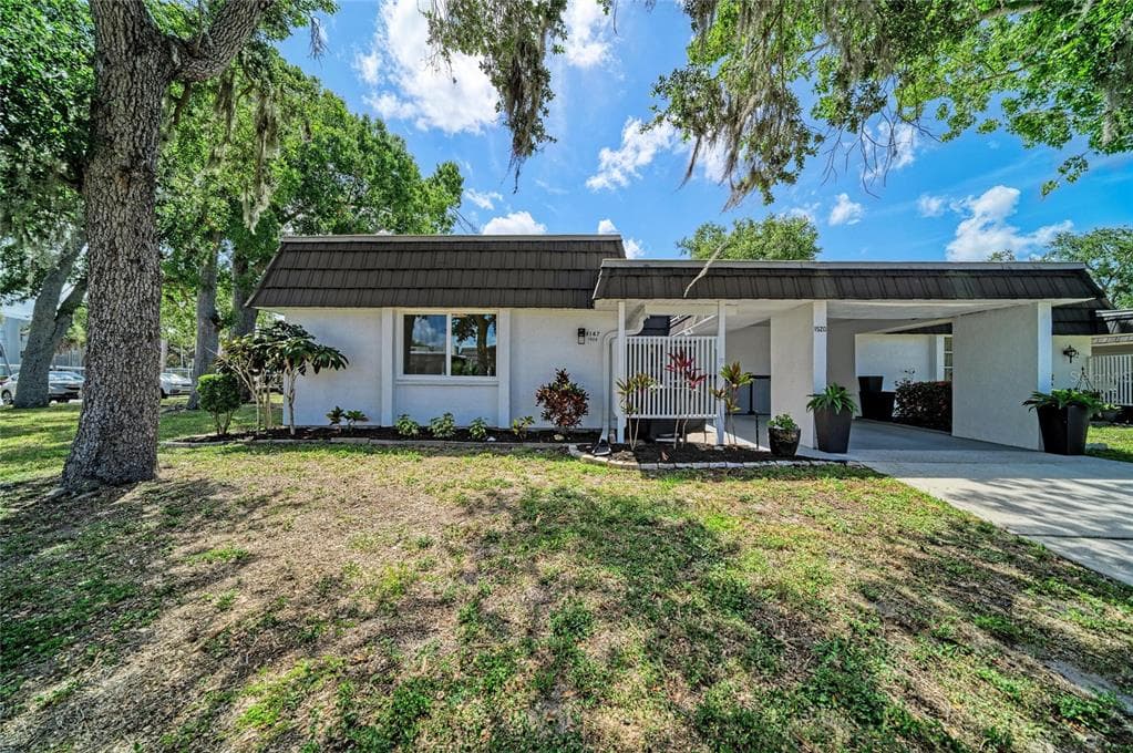 1520 LAKESIDE WAY