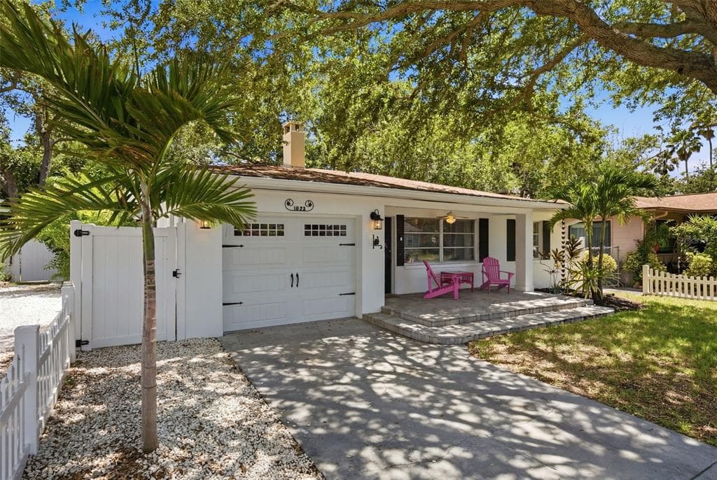 1023 GRANADA STREET