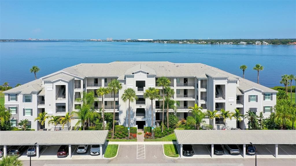 910 TIDEWATER SHORES LOOP