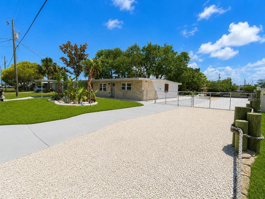 13400 CAROL DRIVE