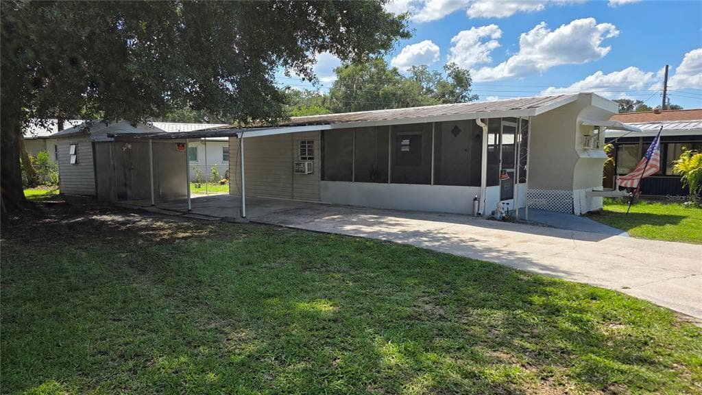 1114 LAKEWOOD CIRCLE