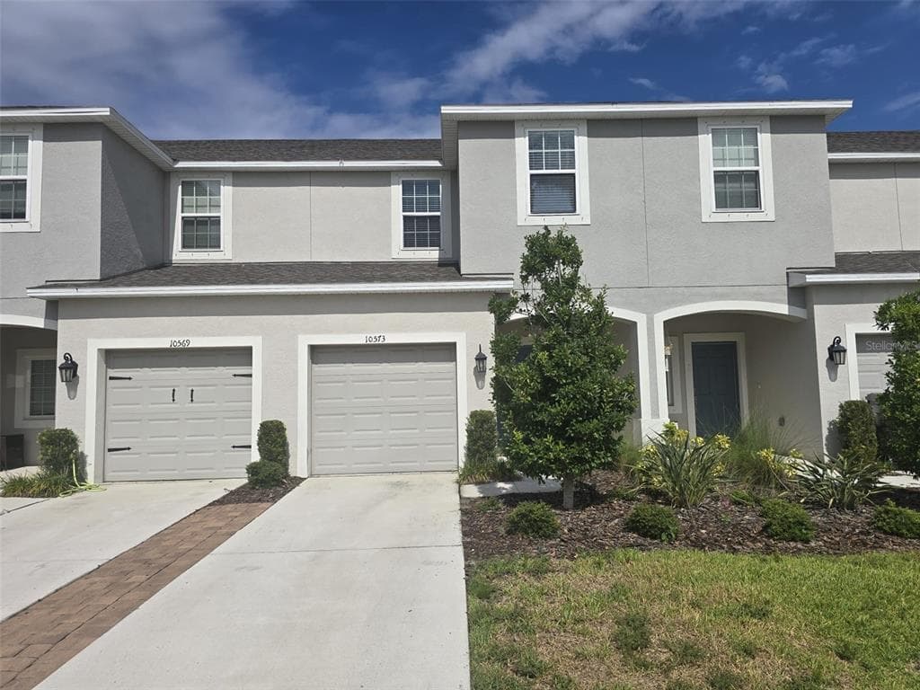10573 OAKSIDE DRIVE