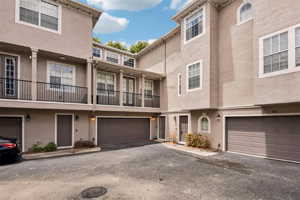 2613 ESPANA COURT