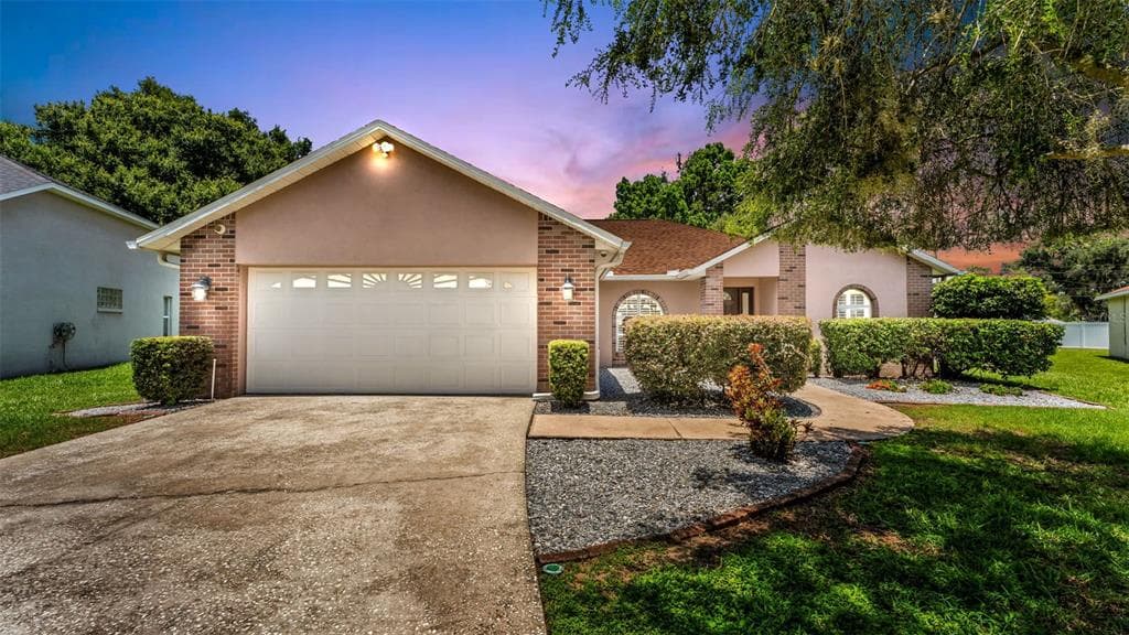 2219 TOWERING OAKS CIRCLE