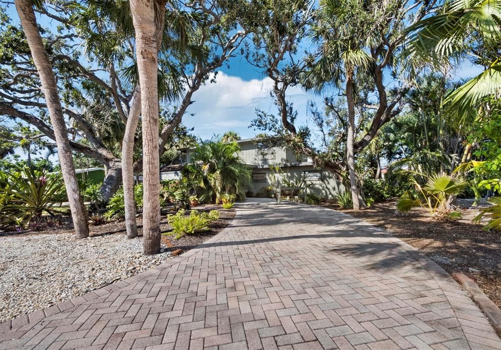 5451 SHADOW LAWN DRIVE