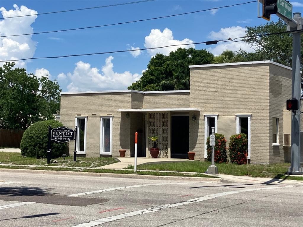 2210 MACDILL AVENUE
