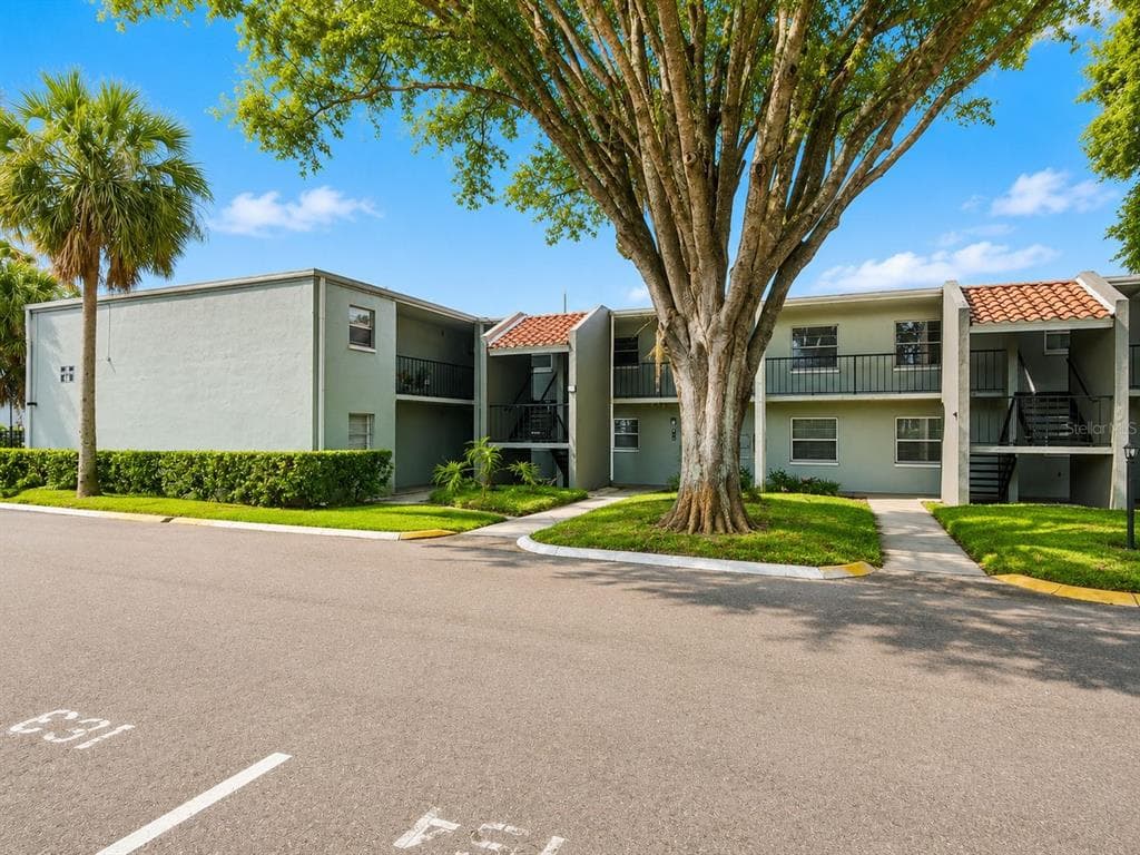 2812 SOMERSET PARK DRIVE