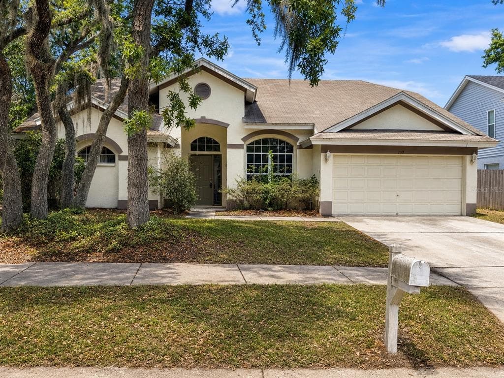 2302 LYNCREST COURT